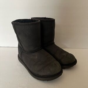 Ugg Australia Classic Black Smooth Leather Boots Size 2 kids